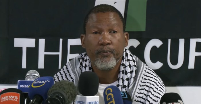 Mandla Mandela adressing the media after arriving home from detention in Israel. Image credit: Screenshot/SABC News