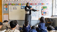 Otters’ Creek Junior School teacher Ayesha Galant presents a lesson. Photos: Ashraf Hendricks / GroundUp
