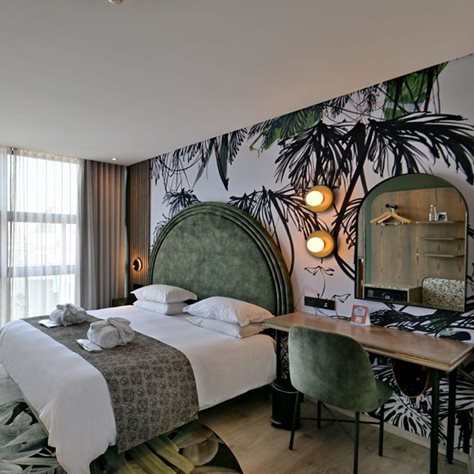 Stay, save, smile &#x2013; it&#x2019;s summer on your terms!