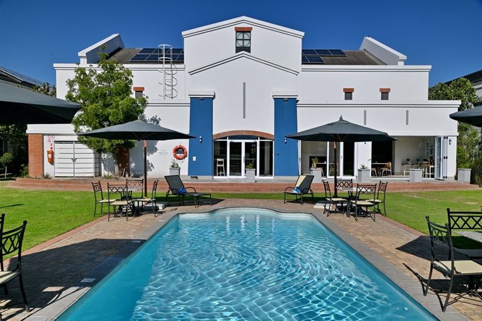 Stay, save, smile &#x2013; it&#x2019;s summer on your terms!