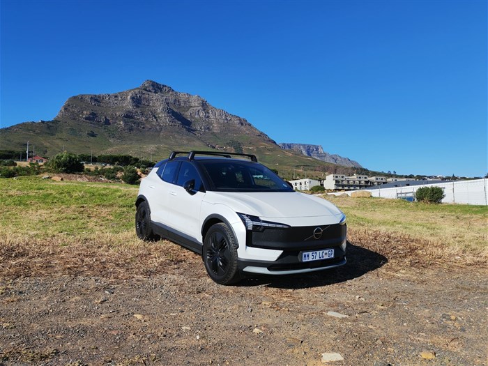 Review: Volvo EX30 Cross Country