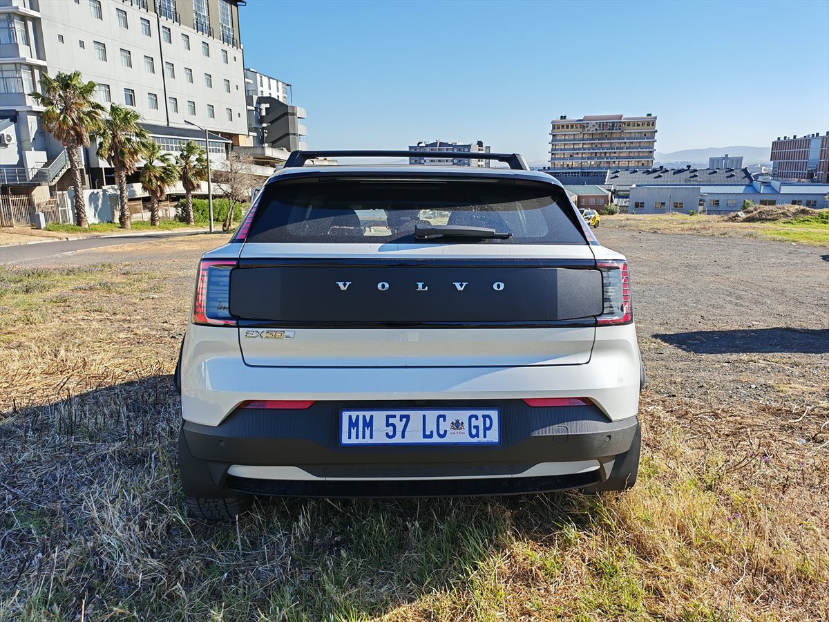 Review: Volvo EX30 Cross Country