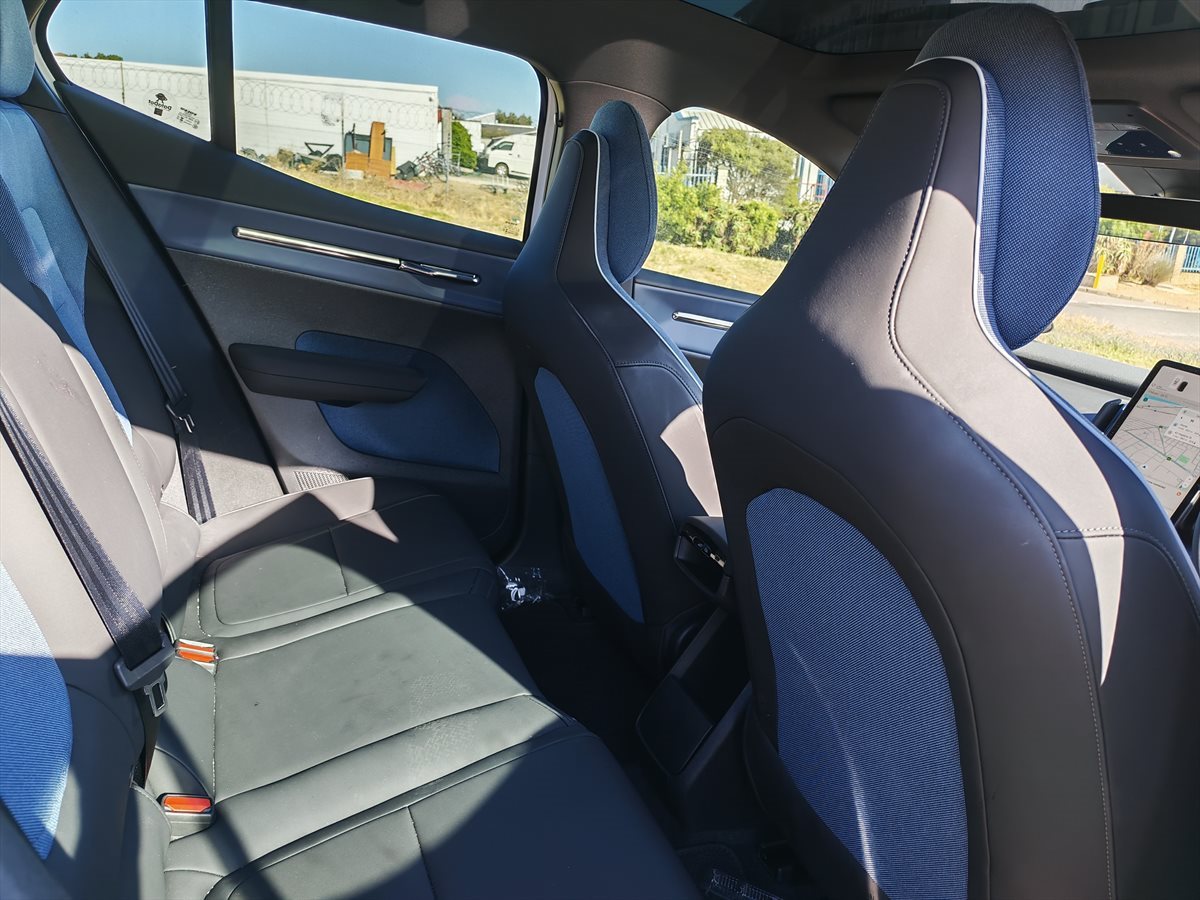 Review: Volvo EX30 Cross Country