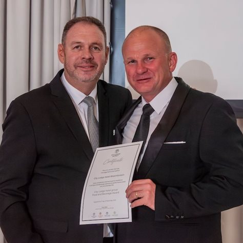 F&B Award went to City Lodge Hotel Bloemfontein and GM Stephan Pietersen (right), presented by Stefan Janse van Rensburg, GM Operations
