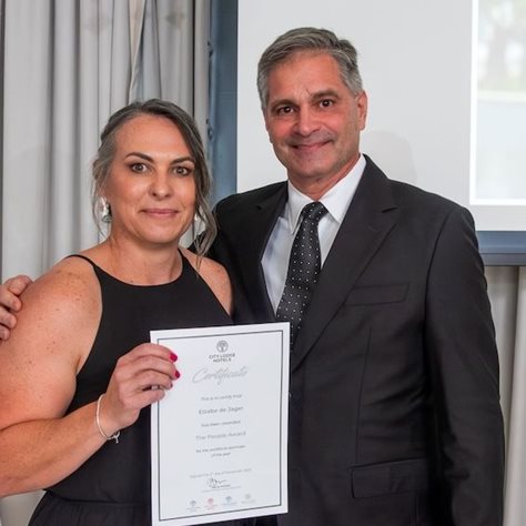 People Award presented to Elzabe de Jager (left) by Marcel Kobilski, divisional director HR