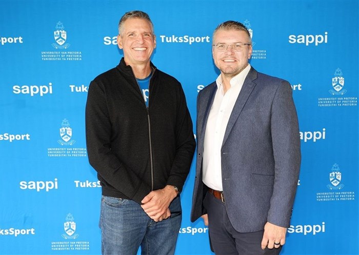 Left to right: Graeme Wild, CEO of Sappi South Africa, and Mr Steven Ball, director of TuksSport at the University of Pretoria, celebrating the Sappi TuksRace partnership.