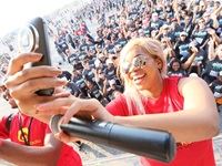 ECR presenter Zaba takes a #HealthySelfie.