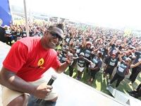 ECR's Deon Govender entertained the crowds at the finish area.