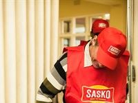 Team Sasko Bread delivers sandwiches to Kendrick House