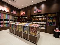 Lindt & Sprüngli opens in Canal Walk