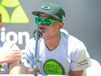 Qhubeka hands over bikes in Paarl