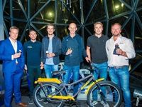 Qhubeka hands over bikes in Paarl
