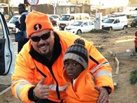 Tow truck drivers use their 67 minutes to distribute blankets