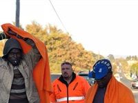 Tow truck drivers use their 67 minutes to distribute blankets