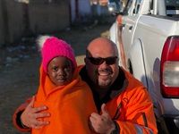 Tow truck drivers use their 67 minutes to distribute blankets