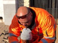 Tow truck drivers use their 67 minutes to distribute blankets