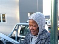 Tow truck drivers use their 67 minutes to distribute blankets