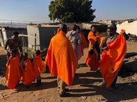 Tow truck drivers use their 67 minutes to distribute blankets