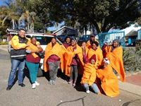 Tow truck drivers use their 67 minutes to distribute blankets