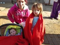 Tow truck drivers use their 67 minutes to distribute blankets