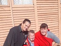 Tow truck drivers use their 67 minutes to distribute blankets